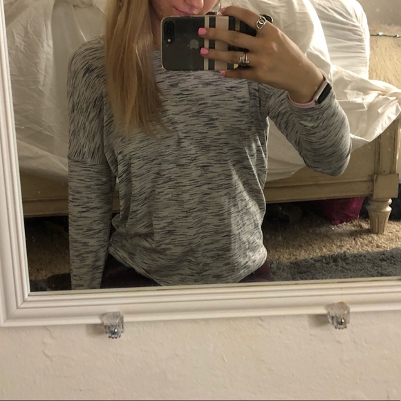 Lululemon long sleeve shirt - Picture 4 of 8